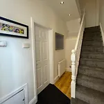 Delightful Home In Manchester